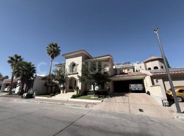 Casa · 635m² · 3 Recámaras · 4 Estacionamientos · Casa en Venta Campo de Golf del Club Campestre