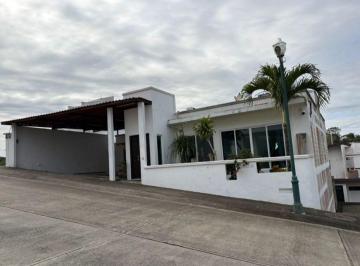 Casa · 320m² · 4 Recámaras · 2 Estacionamientos · Casa en Tuxpan