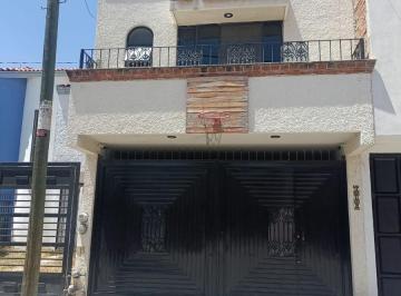 Casa · 2 Recámaras · 2 Estacionamientos · Casa en León
