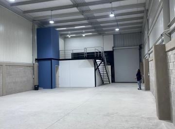 Bodega-Galpón · 231m² · 1 Estacionamiento · Bodega en Renta - (4)