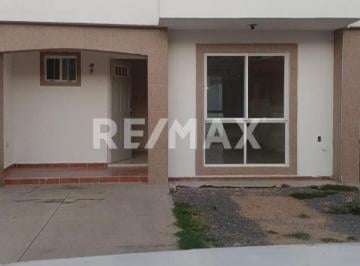 Casa · 3 Recámaras · 1 Estacionamiento · Casa en Renta - (4)