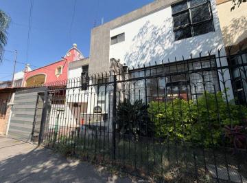 Casa de 4 habitaciones, Guadalajara · Renta Frente a Glorieta Colon y Midtown