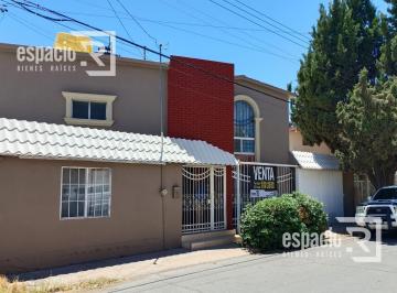 Casa · 164m² · 3 Recámaras · 2 Estacionamientos · Casa en Venta en Zona de Panamericana