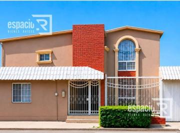 Casa · 164m² · 3 Recámaras · 2 Estacionamientos · Casa en Venta en Zona de Panamericana