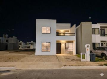 Casa de 3 habitaciones, Mérida · Casa Nueva y Recién Equipada en Renta