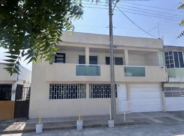 Casa · 242m² · 4 Recámaras · 3 Estacionamientos · Casa - Estatuto Juridico