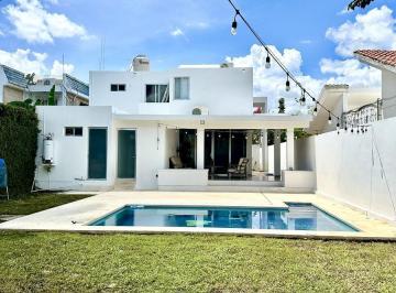 Casa · 448m² · 3 Recámaras · 3 Estacionamientos · Excelente Casa en Villas La Hacienda