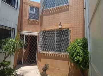 1 · Casa en Renta en Camino Real Hacienda Amueblada a Una Calle de C. U.
