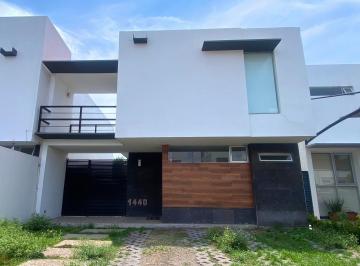 Casa de 2 habitaciones, Querétaro · Casa en Renta en El Refugio Qro.