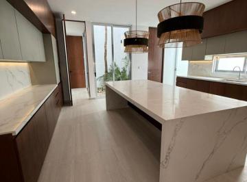 Casa de 4 habitaciones, Mérida · Residencia Exclusiva con Alberca y Balcón Panorámico en Mérida Norte