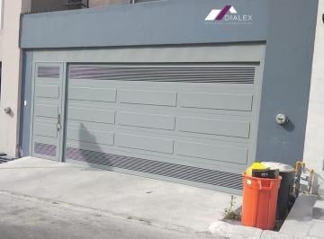 Casa · 225m² · 3 Recámaras · 2 Estacionamientos · Venta Casa de 3 Niveles en Fraccionamiento Paseo del Vergel - Carretera Nacional en Monterrey