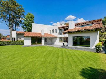 Casa · 640m² · 3 Recámaras · 4 Estacionamientos · Fraccionamiento y Club de Golf Los Encinos: Casa en Venta en Club de Golf Los Encinos