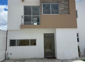 Casa · 98m² · 3 Recámaras · 2 Estacionamientos · Pozo de Luna