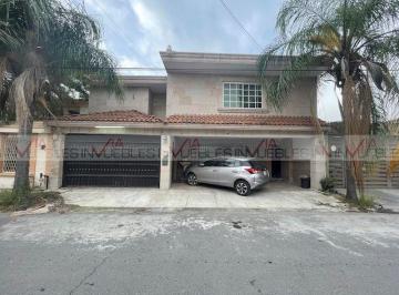 Casa · 555m² · 6 Recámaras · 3 Estacionamientos · Casa en Venta en Contry Tesoro