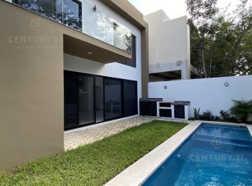 Casa · 300m² · 4 Recámaras · 3 Estacionamientos · Casa en Residencial Vía Cumbres en Venta, Cancún C3952