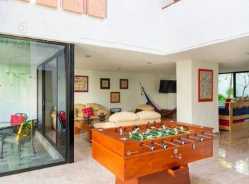 Casa · 351m² · 4 Recámaras · 3 Estacionamientos · Amplia y Moderna Casa en Venta en Cancún Sm 3 C3915