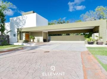 b4868838a1ab5d40edc1e29c2d2e39b0f76a0528664d976d2a4f96b841b938c2 · Casa en Venta en Residencial Cumbres.