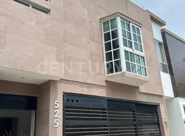 Casa · 350m² · 4 Recámaras · Preciosa Casa de 3 Niveles en Priv. Altavista, Puerta de Hierro, Monterrey, Nl