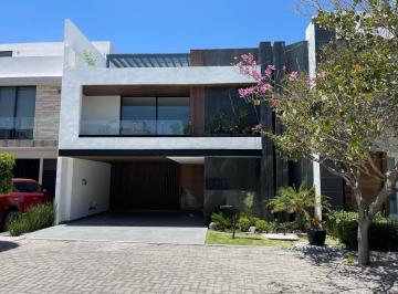 Casa · 391m² · 5 Recámaras · 2 Estacionamientos · Casa en Venta en Lomas de Angelópolis Cascatta