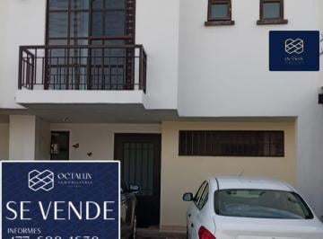 Casa · 3 Recámaras · 2 Estacionamientos · Casa en Fraccionamiento La Yesca