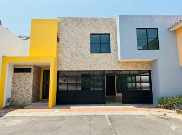 08711a3a74619b6065c1e01e3361a4e18ce23c1dfc90e918a2e6860803b3c5e4 · Casa en Venta en Veracruz con Amplio Jardín Fracc. Lomas Residencial