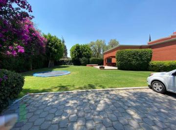 26baf48a7e25dceb9851b6ecd352ada4c878119e06236d7de996297c76b64fa4 · Casa en Venta en Jurica de un Nivel con Amplio Jardín.