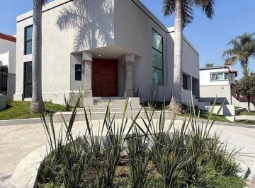 Casa en condominio · 445m² · 4 Recámaras · 4 Estacionamientos · Casa en Venta, Puerta de Hierro, Zapopan