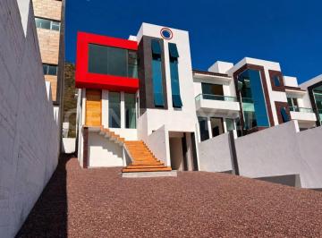 Casa · 220m² · 1 Recámara · 5 Estacionamientos · Casa en Venta en Banthi, Sección Solares, San Juan del Río, Queretaro.