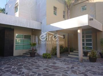 Casa de 5 habitaciones, Tlajomulco de Zúñiga · Casa en Venta Al Sur de La Ciudad | 1,503 m² de Terreno, Alberca, Terrazas y Cancha — 5 Rec · 732