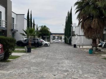 Casa en condominio · 80m² · 2 Recámaras · 1 Estacionamiento · Casa en Renta en El Fortín, Zapopan