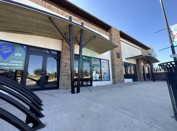 Local comercial · 90m² · 5 Estacionamientos · Renta de Local Comercial por Plaza Arboledas, Silram