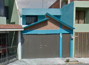 Casa de 3 habitaciones, Toluca · Casa en Venta en Carlos Hank y Los Frailes, Santiago Miltepec, Toluca, Estado de Mexico.