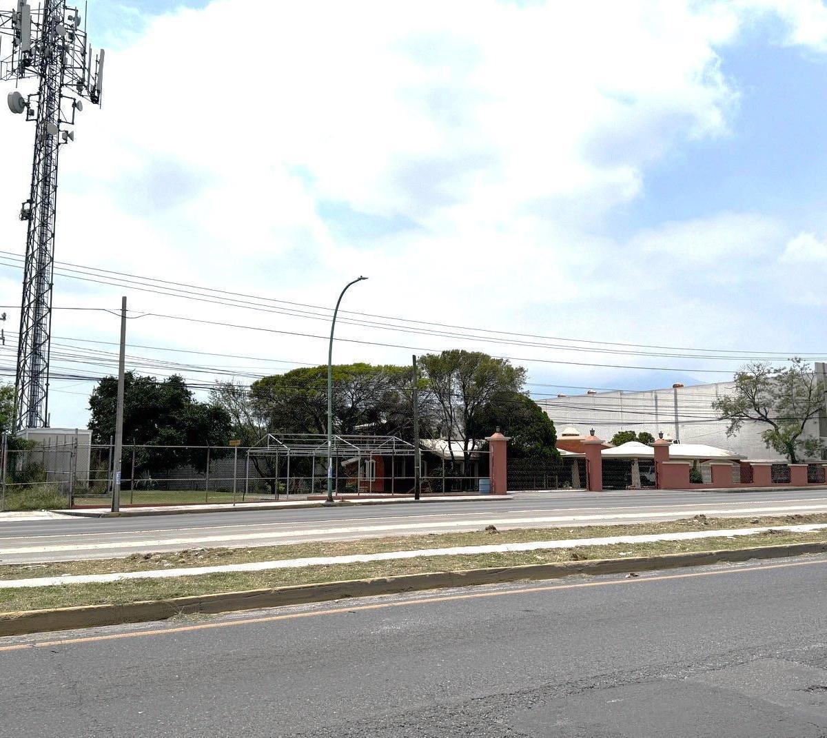 Office for Rent on Prolongación Ruiz Cortines, Guadalupe