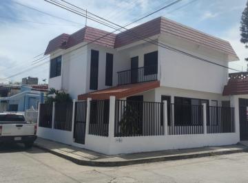 Casa · 300m² · 3 Recámaras · 2 Estacionamientos · Renta Casa, Col. Álvarez