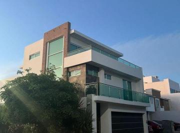Casa en condominio · 332m² · 5 Recámaras · 2 Estacionamientos · Casa en Venta en Privada Cordillera en Valle Alto, Cliacan, Sinaloa