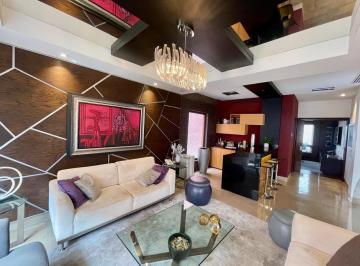 Casa · 462m² · 3 Recámaras · 3 Estacionamientos · Casa en en Venta en Valle Alto, Monterrey