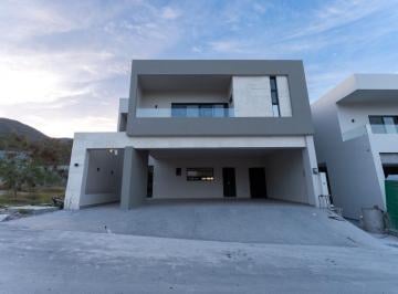 Casa · 380m² · 4 Recámaras · Casa en Fraccionamiento Sienna Residencial
