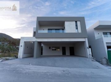 Casa · 380m² · 4 Recámaras · El Uro