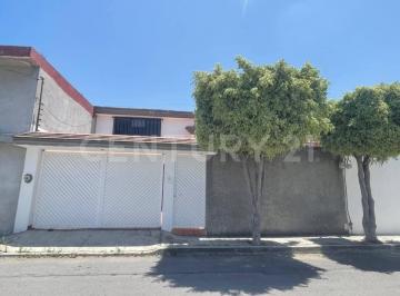 Casa · 260m² · 4 Recámaras · 2 Estacionamientos · Casa en Renta - a Pie de Calle - Zona Recta Cholula