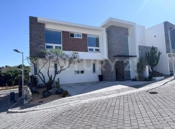 Casa · 240m² · 4 Recámaras · 2 Estacionamientos · Venta Casa Residencial Farasi, Haras del Bosque