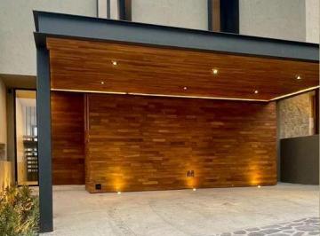 Casa · 319m² · 3 Recámaras · 2 Estacionamientos · Casa en Renta en Altozano Condominio Roca