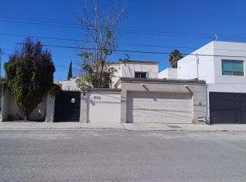 Casa · 292m² · 4 Recámaras · 2 Estacionamientos · Casa en Venta en Zona Privilegiada Residencial San Patricio 395 m²
