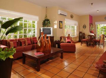 Casa · 390m² · 6 Recámaras · 2 Estacionamientos · Casa 6 Recamaras en Venta Playa Paraiso Playa del Carmen | con Paneles Solares | P3287