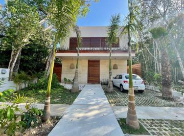 Casa · 279m² · 3 Recámaras · 2 Estacionamientos · Casa 3 Recamaras en Venta en Ciudad Mayakoba Playa del Carmen | con Alberca Privada | C3917