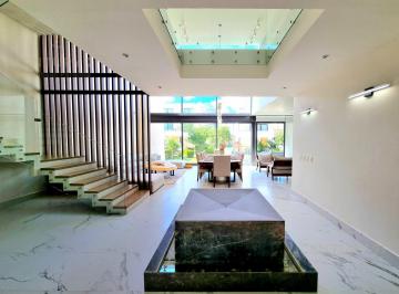 Casa · 800m² · 4 Recámaras · 6 Estacionamientos · Casa 4 Recamaras en Venta en Puerto Cancun | con Piscina Privada | C3807