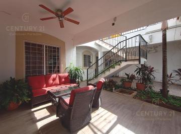 Casa · 184m² · 7 Recámaras · 1 Estacionamiento · Amplia Casa 6 Rec Toscana Sobre Av Chemuyil Playa del Carmen P4117