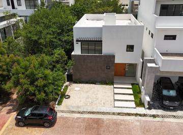 Casa · 231m² · 4 Recámaras · 3 Estacionamientos · Casa en Pre - Venta, Via Cumbres C3895