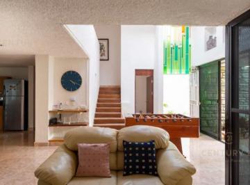 Casa · 351m² · 4 Recámaras · 3 Estacionamientos · Casa 4 Recamaras en Venta en Cancún | Cerca de Puerto Cancún y Zona Hotelera | C3915