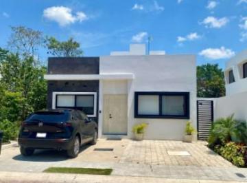 Casa · 110m² · 2 Recámaras · 2 Estacionamientos · Casa de 2 Recámaras en Venta en Río Residencial Cancún | con Alberca Privada | C3876