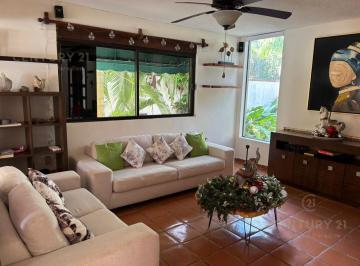 Casa · 405m² · 4 Recámaras · 2 Estacionamientos · Casa 4 Recamaras en Venta Residencial Campestre Cancun | con Alberca Privada | C4024